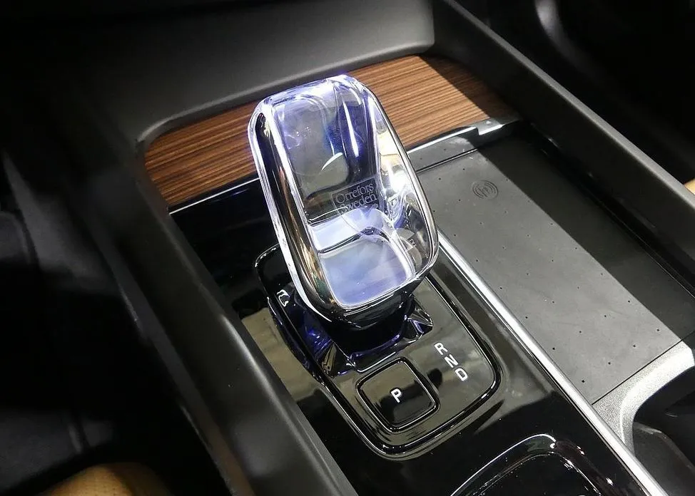 Volvo XC60 — фото 10