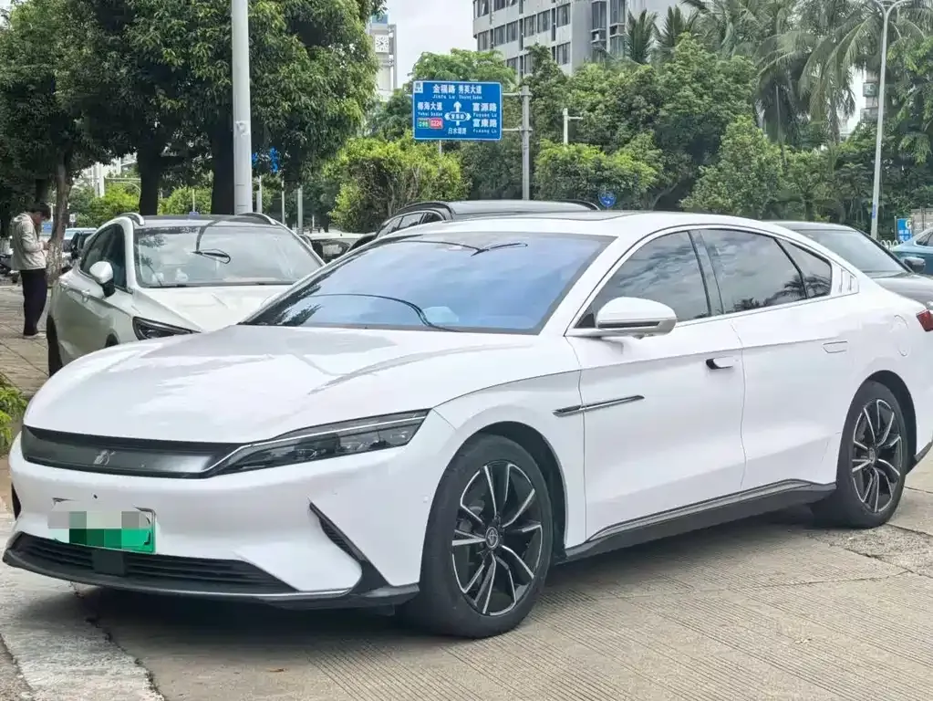 BYD Han — фото 1
