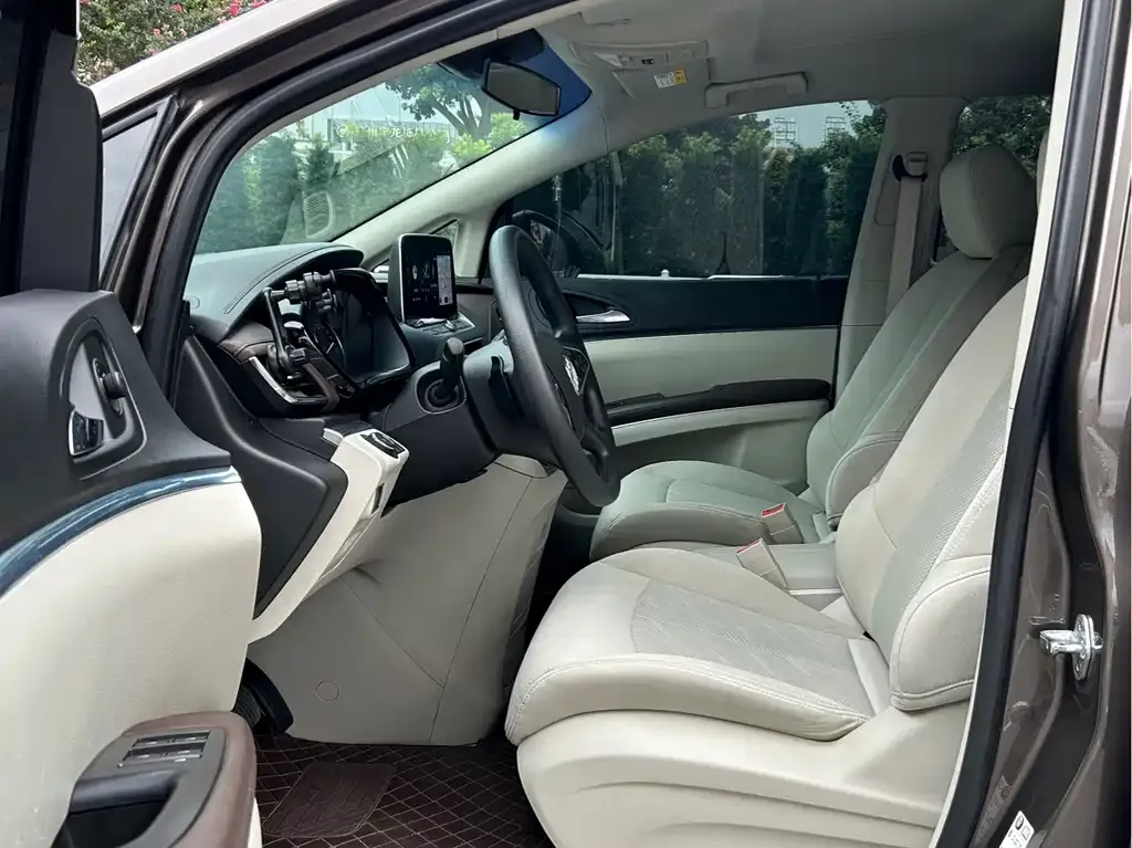 Buick GL8 2024 из CN, фото 3