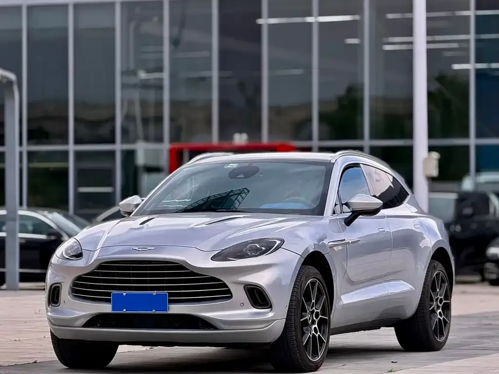 Aston Martin DBX — фото 1