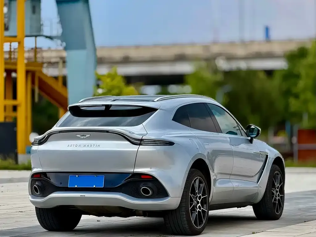 Aston Martin DBX — фото 3