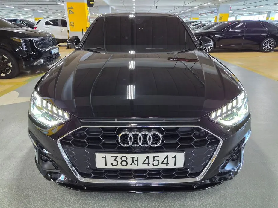 Audi A4 — фото 1