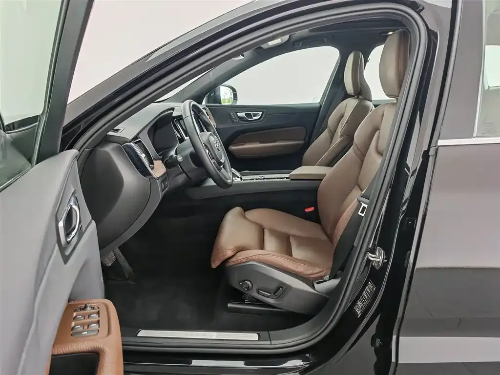 Volvo XC60 2021 из CN, фото 6