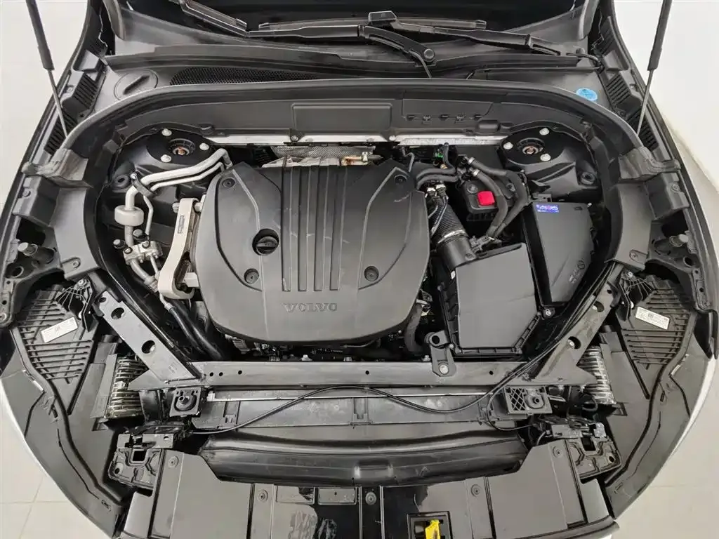 Volvo XC60 2021 из CN, фото 8