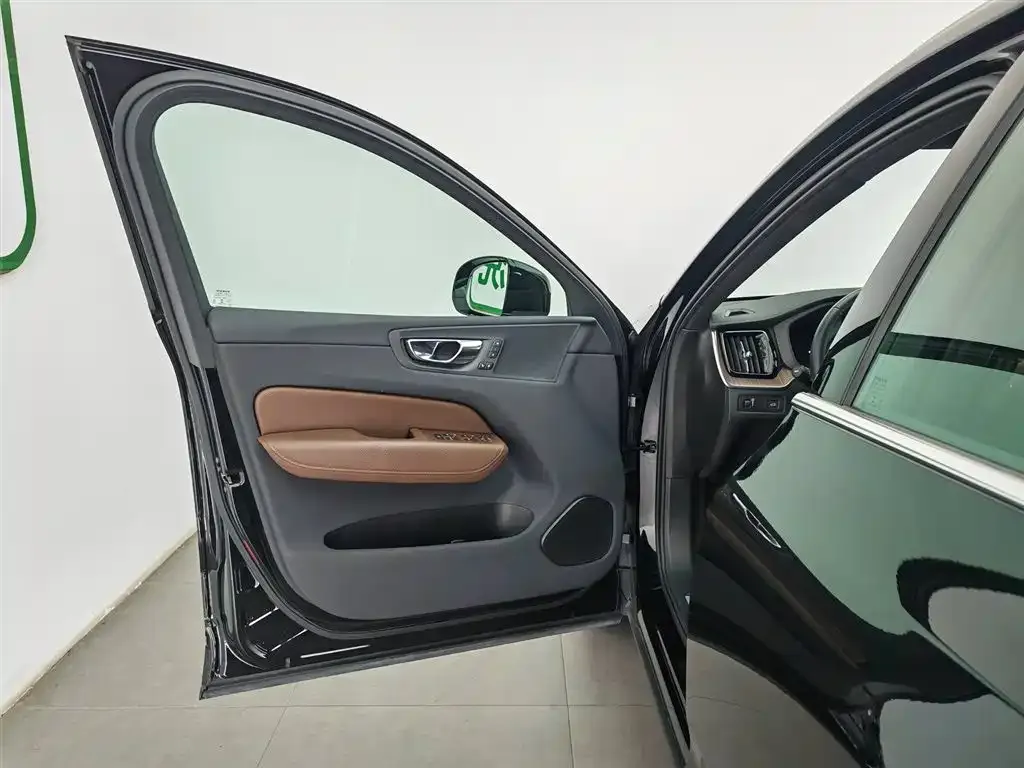 Volvo XC60 2021 из CN, фото 5