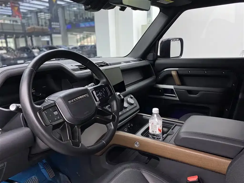 Land Rover Defender — фото 10