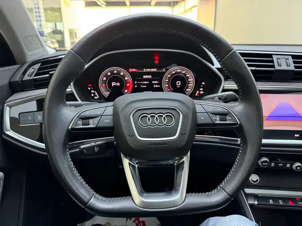 Audi Q3 — фото 5