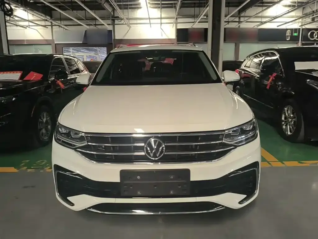 Volkswagen Tiguan L — фото 7