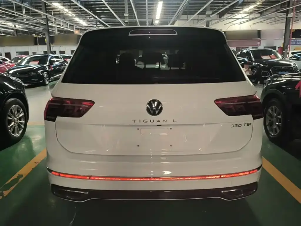 Volkswagen Tiguan L — фото 6