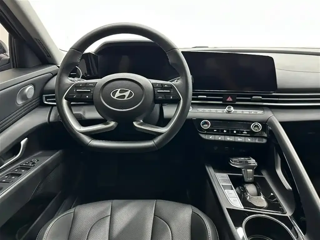 Hyundai Elantra — фото 10
