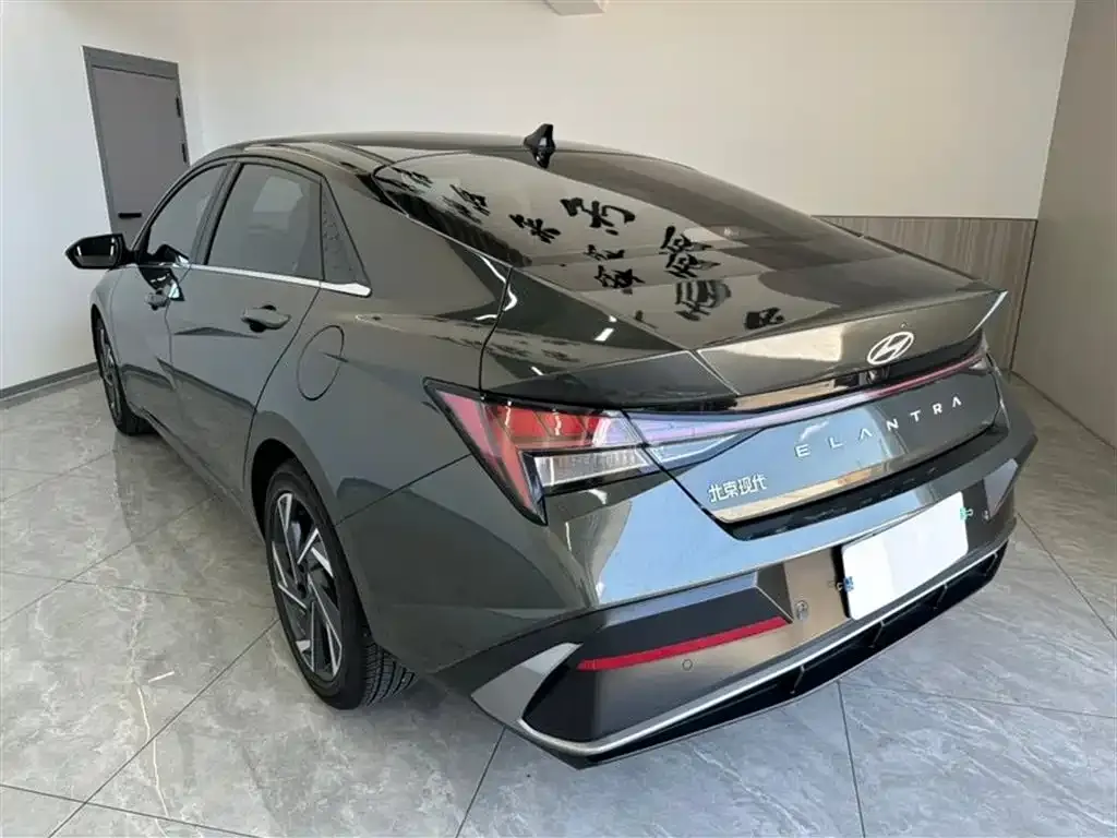 Hyundai Elantra — фото 4
