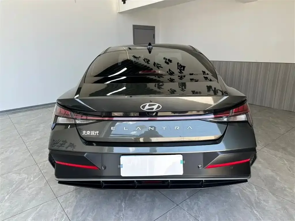 Hyundai Elantra — фото 5