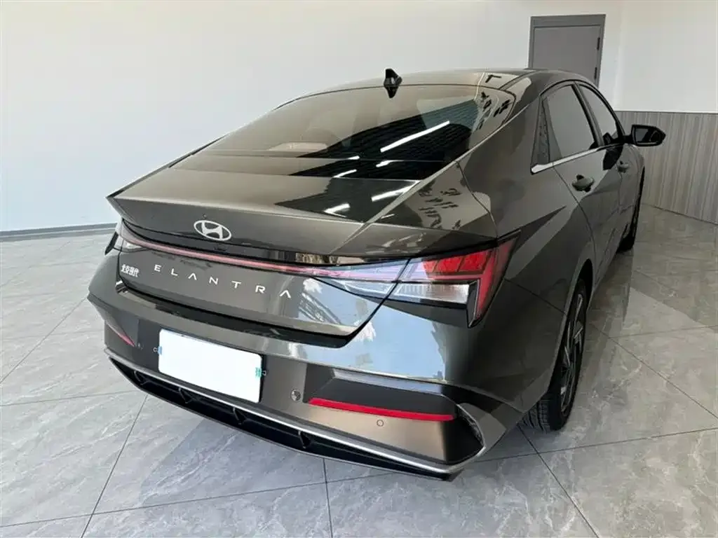 Hyundai Elantra — фото 8