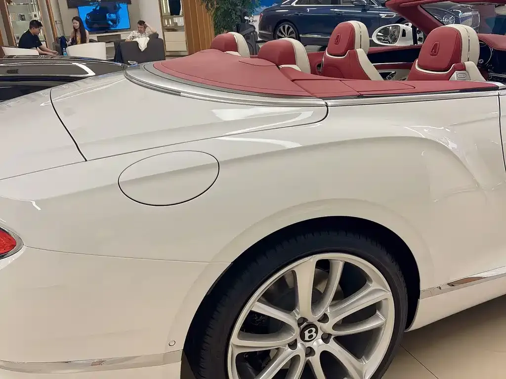 Bentley Continental 2025 из CN, фото 3