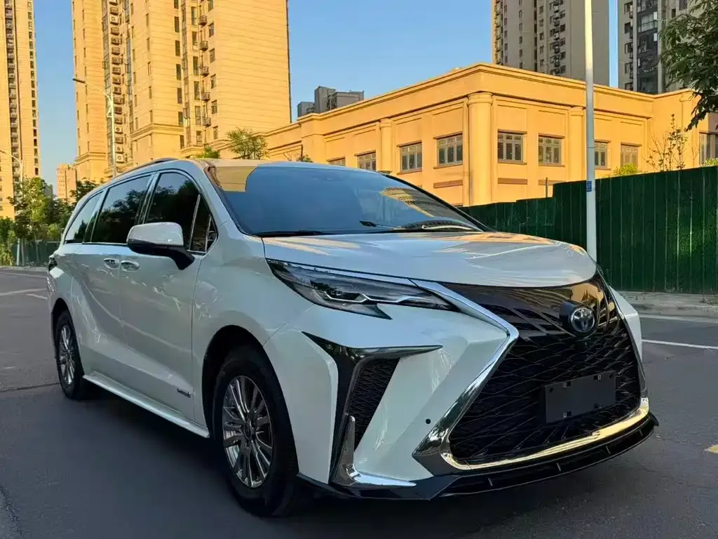 Toyota Sienna — фото 10