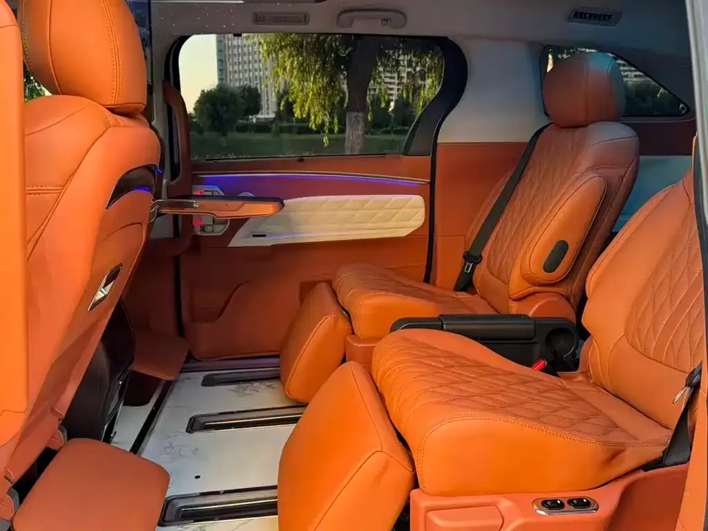 Toyota Sienna — фото 6