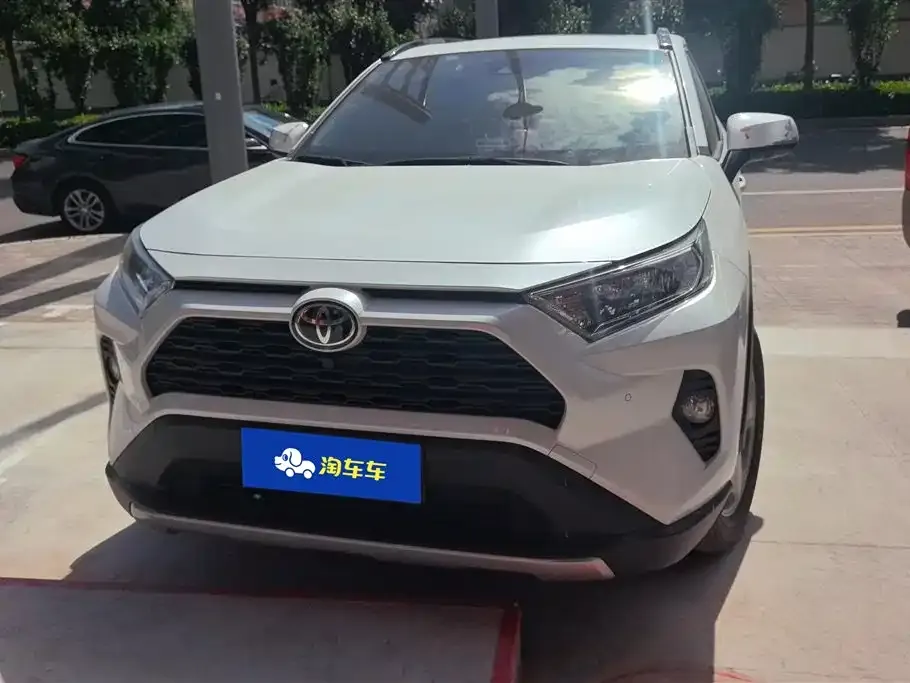 Toyota RAV4 — фото 3