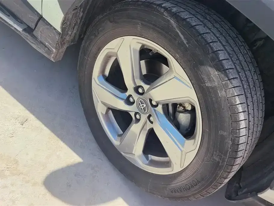 Toyota RAV4 — фото 6