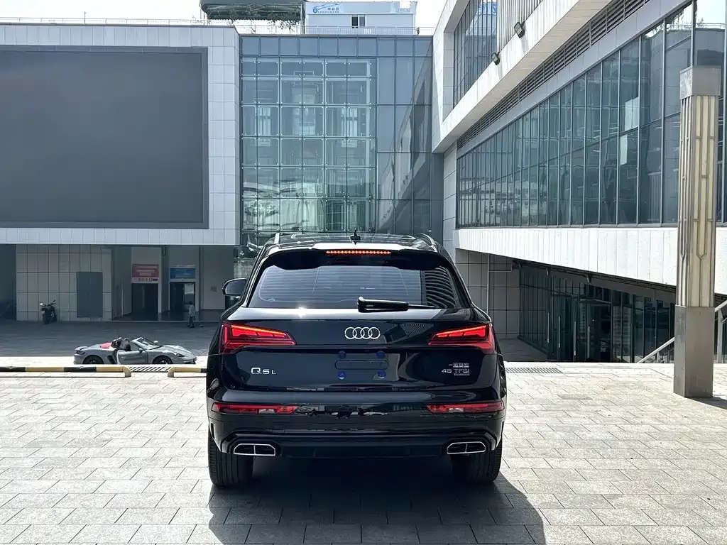 Audi Q5L — фото 7