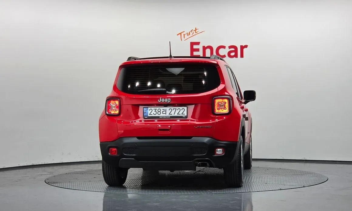 Jeep Renegade — фото 3