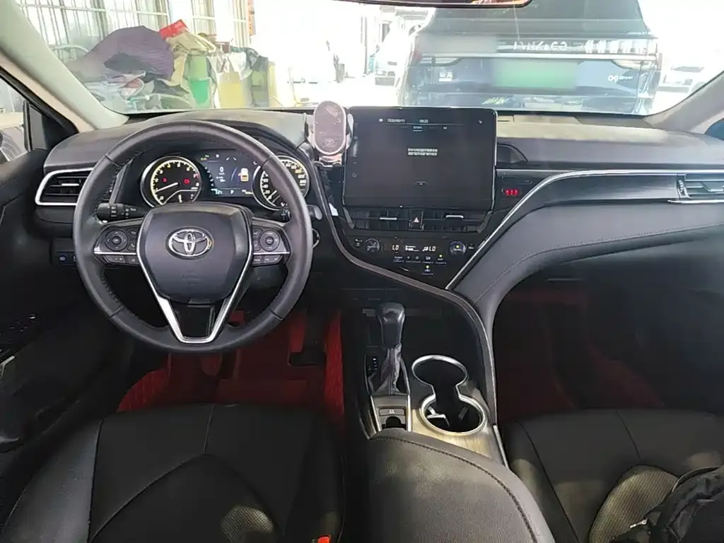Toyota Camry — фото 8