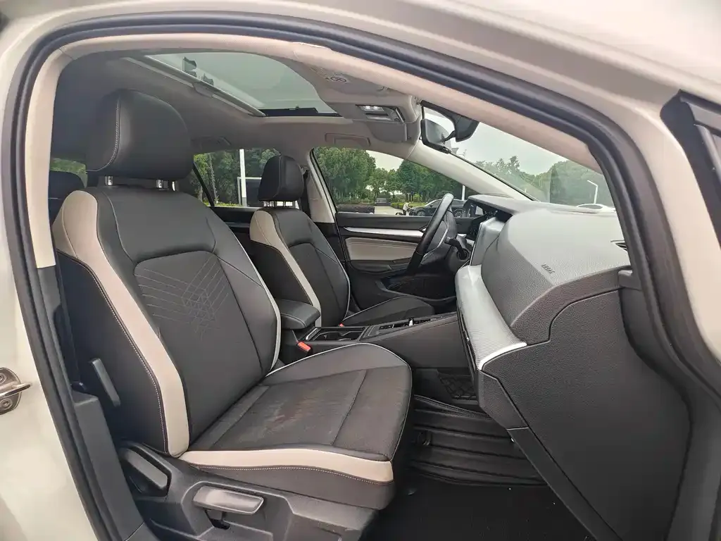 Volkswagen Golf 2021 из CN, фото 3