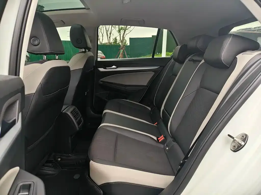 Volkswagen Golf 2021 из CN, фото 5