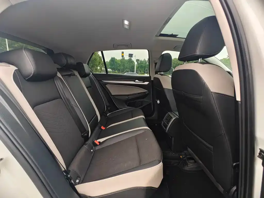 Volkswagen Golf 2021 из CN, фото 7