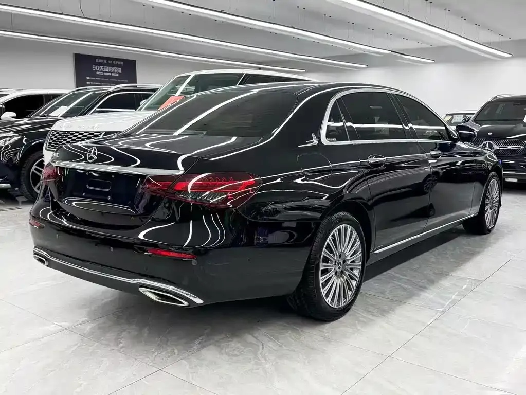 Mercedes-Benz E-Class — фото 3