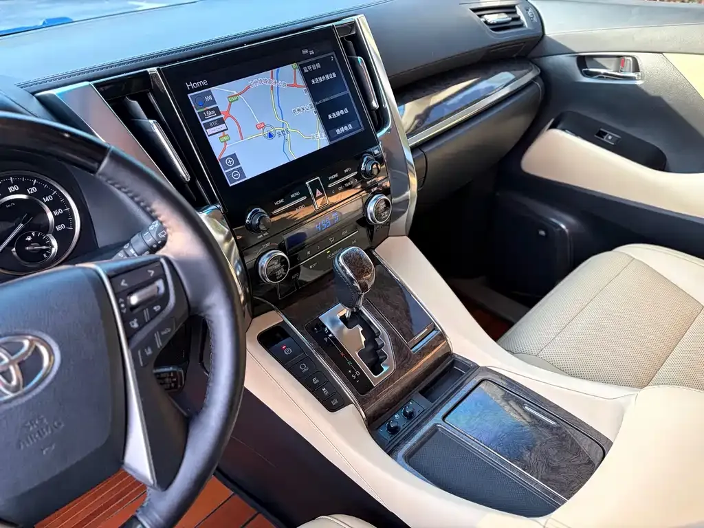Toyota Vellfire — фото 7