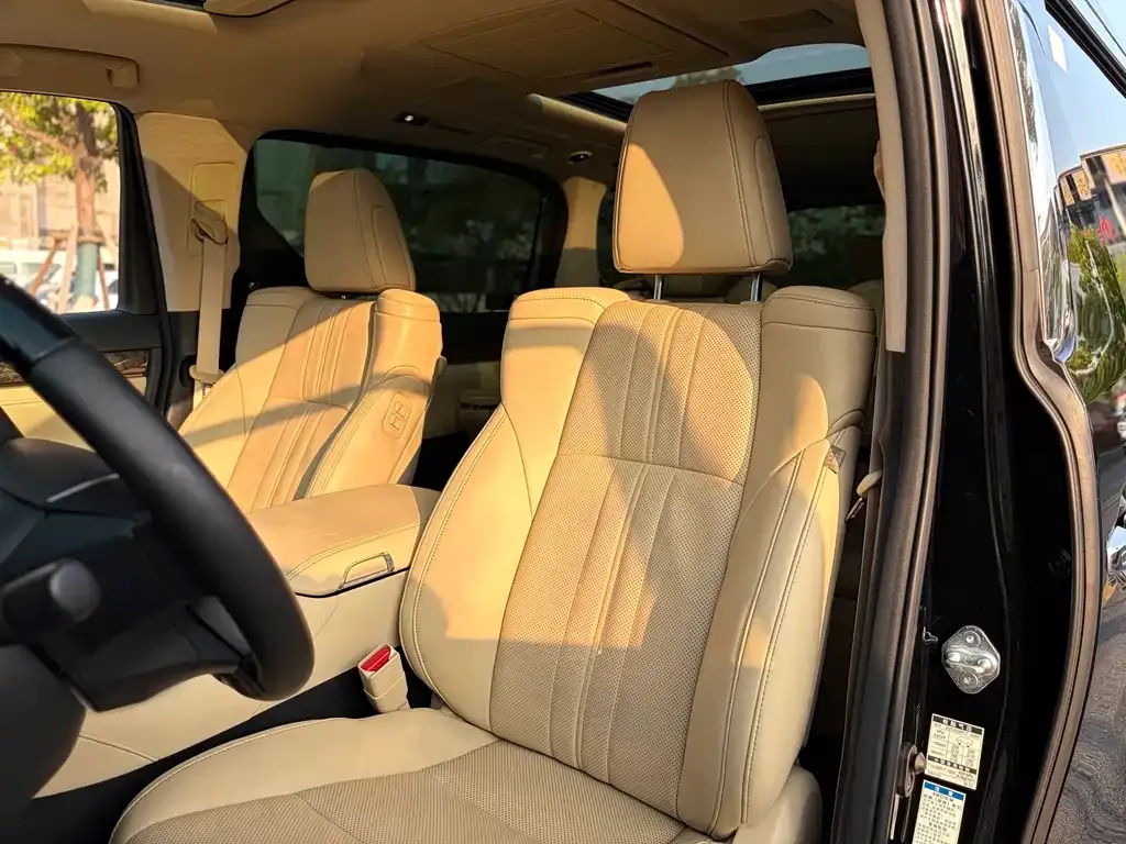 Toyota Vellfire — фото 5