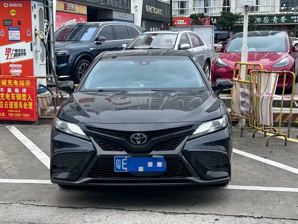 Toyota Camry — фото 10