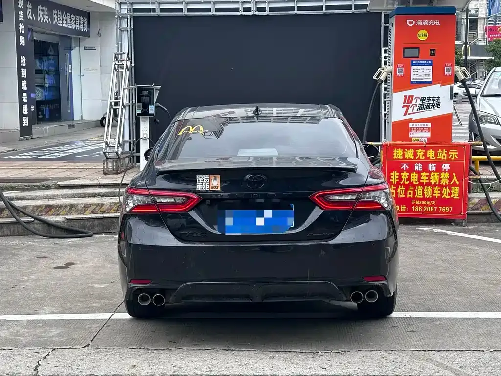 Toyota Camry — фото 3