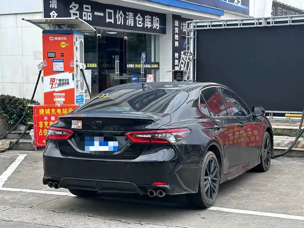 Toyota Camry — фото 5