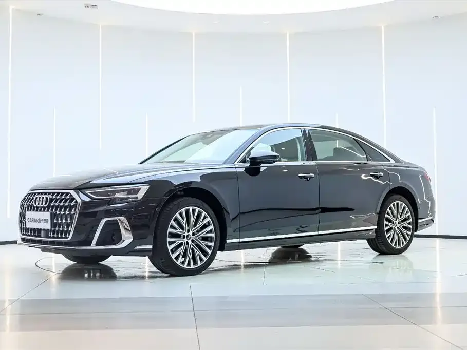 Audi A8 — фото 1