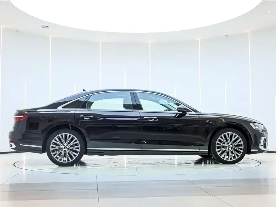 Audi A8 — фото 5