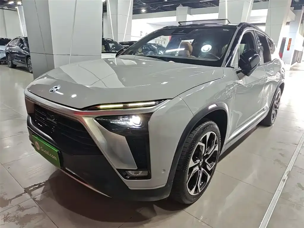 NIO ES8