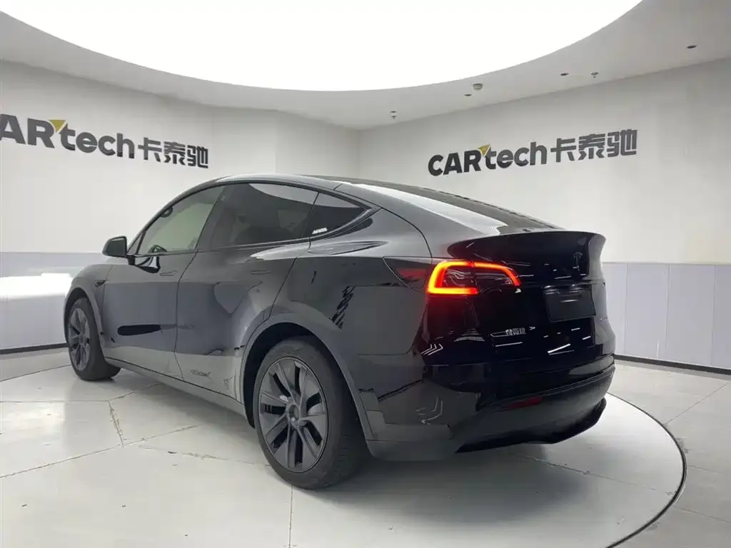 Tesla Model Y — фото 5