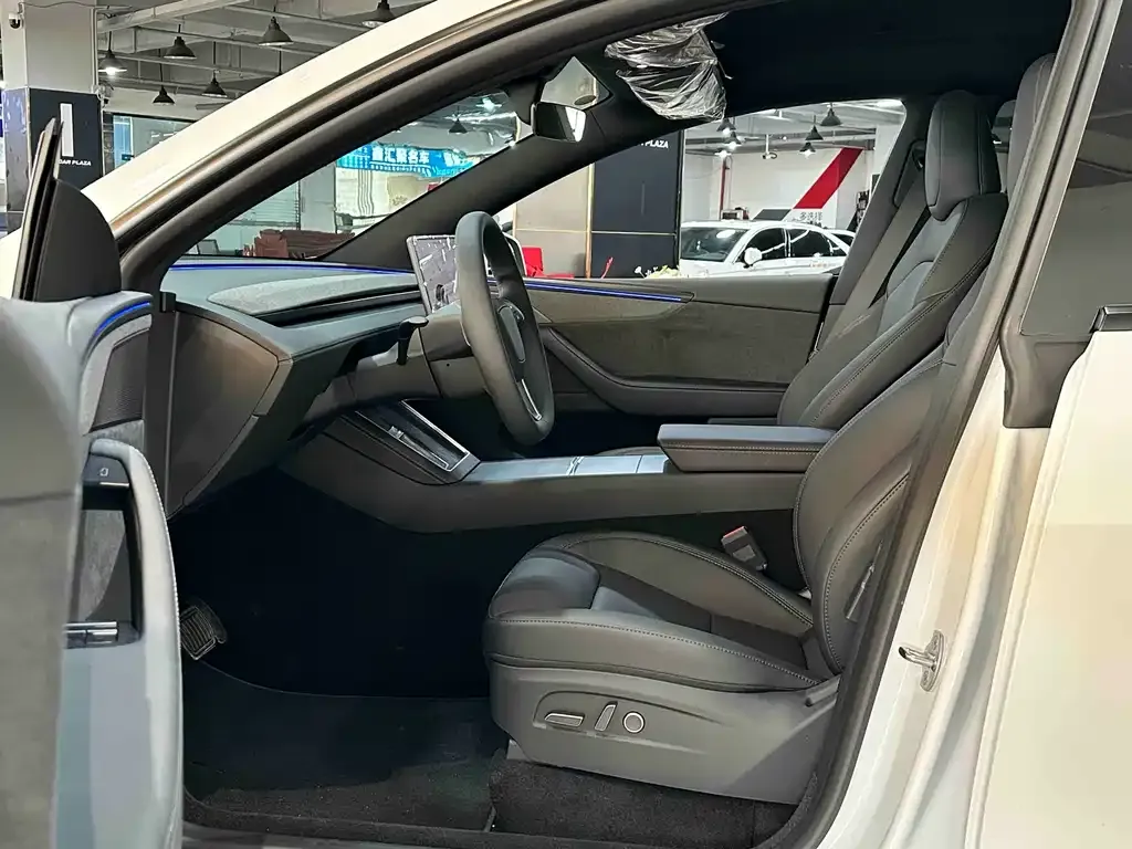 Tesla Model Y — фото 10