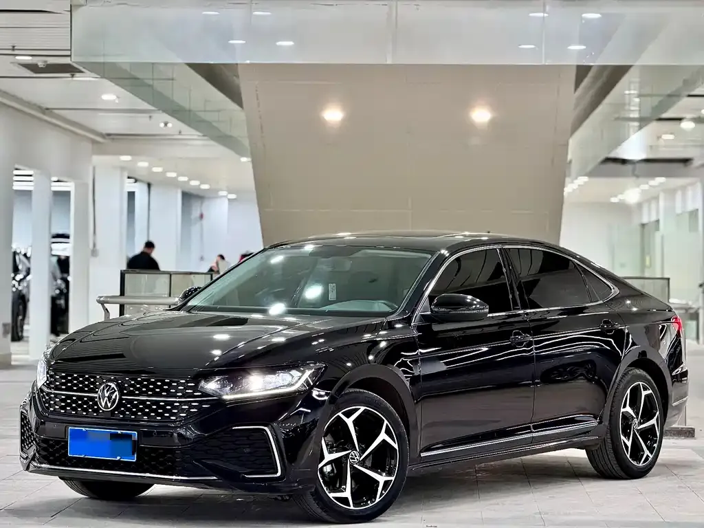 Volkswagen Passat — фото 1