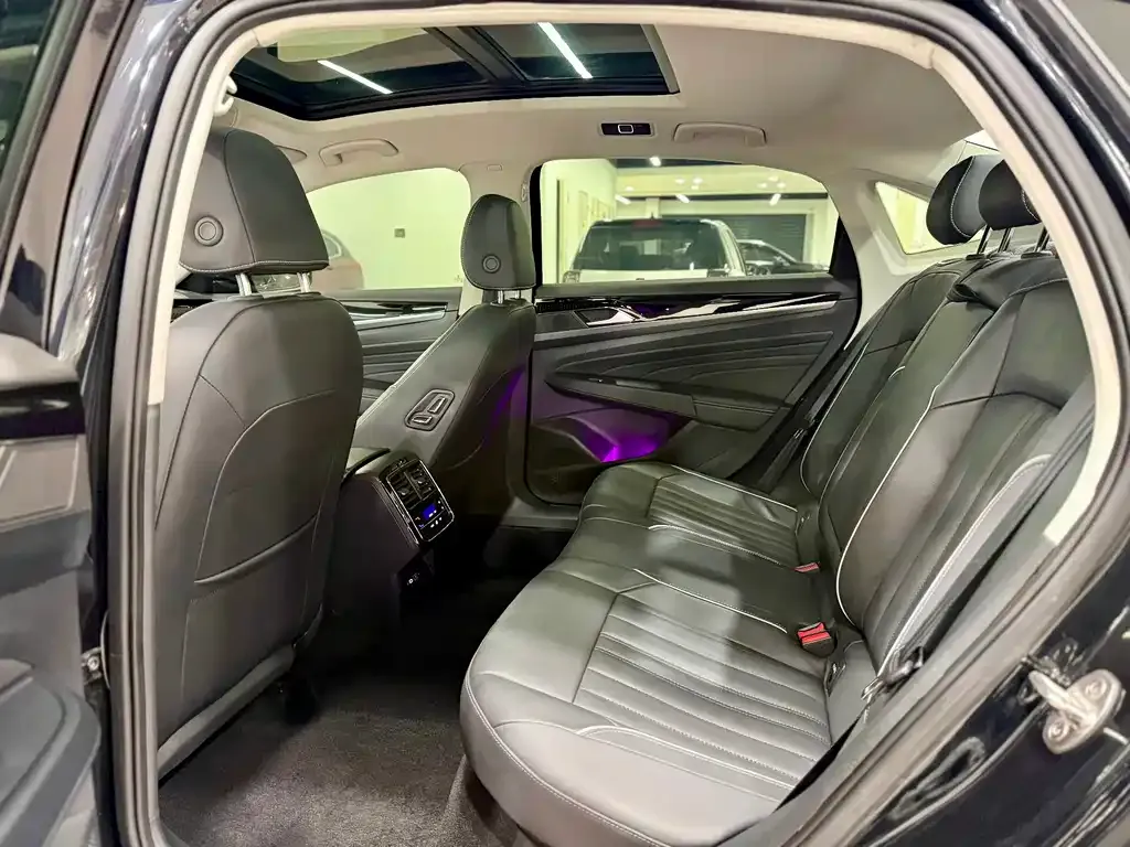 Volkswagen Passat — фото 4