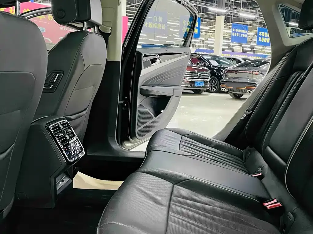 Volkswagen Passat — фото 2