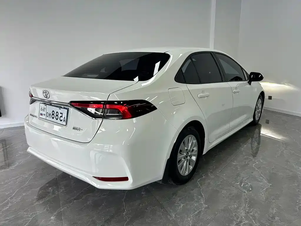 Toyota Corolla — фото 10