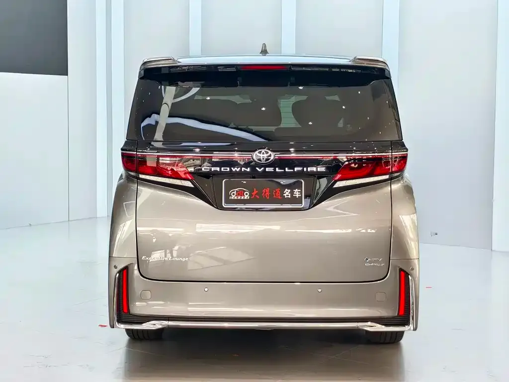 Toyota Vellfire — фото 2