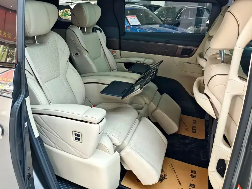 Toyota Vellfire — фото 10