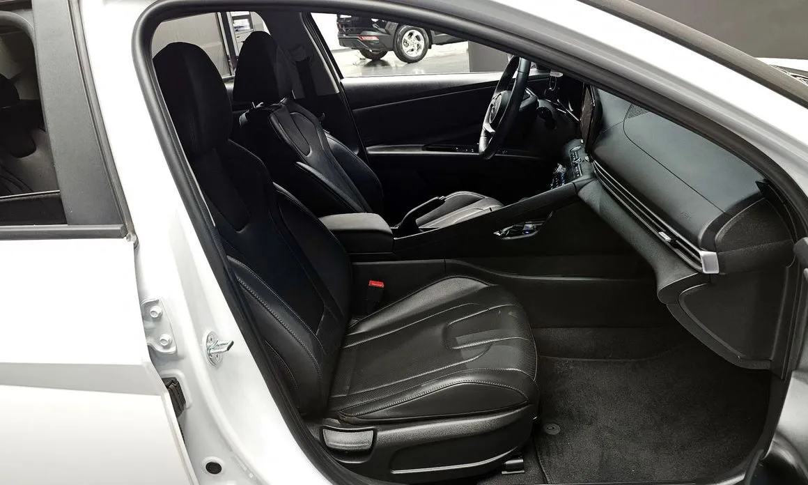 Hyundai AVANTE 2023 из KR, фото 4