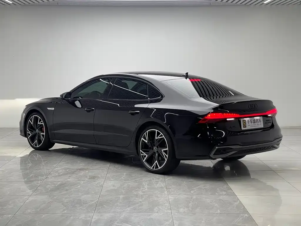 Audi A7L — фото 7