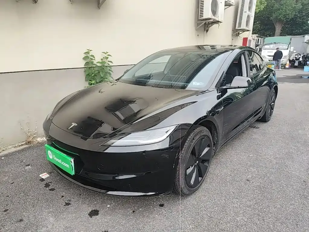 Tesla Model 3 — фото 1