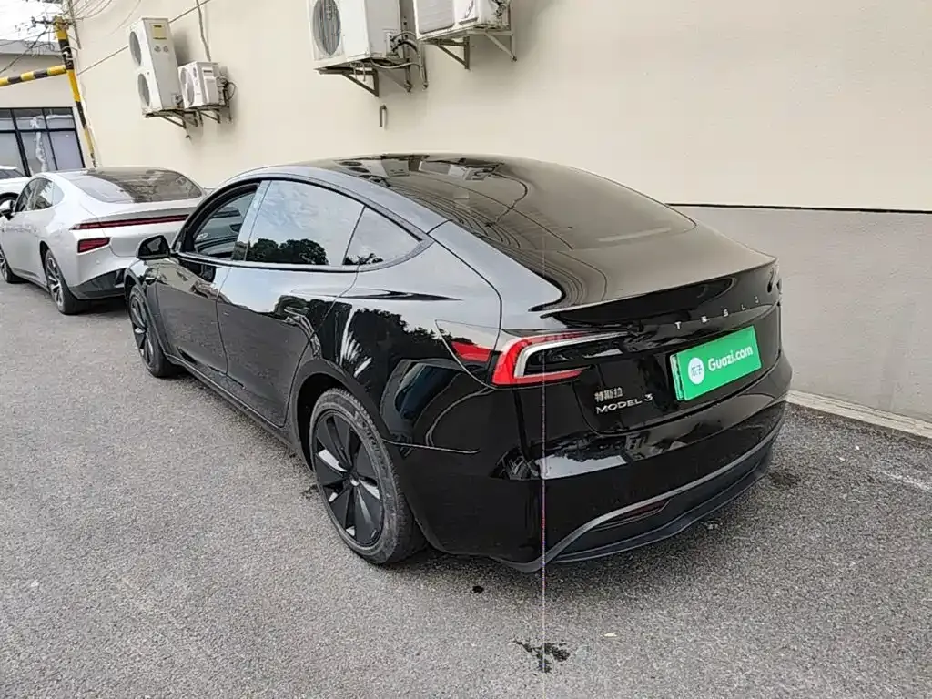 Tesla Model 3 — фото 4