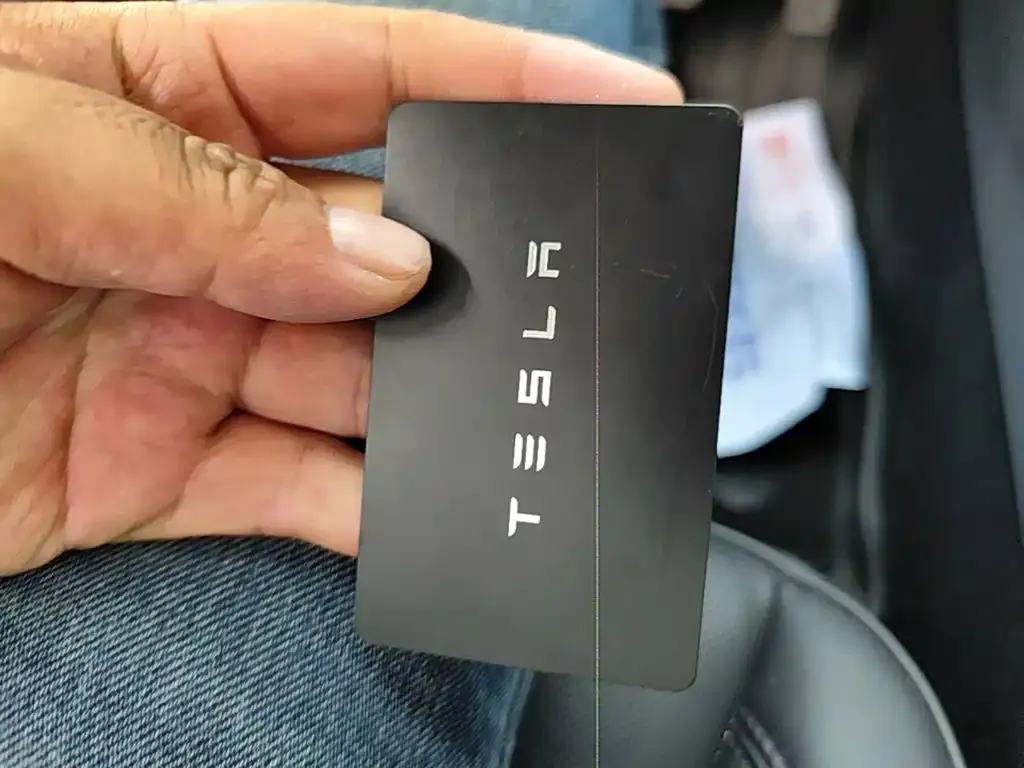 Tesla Model 3 — фото 2